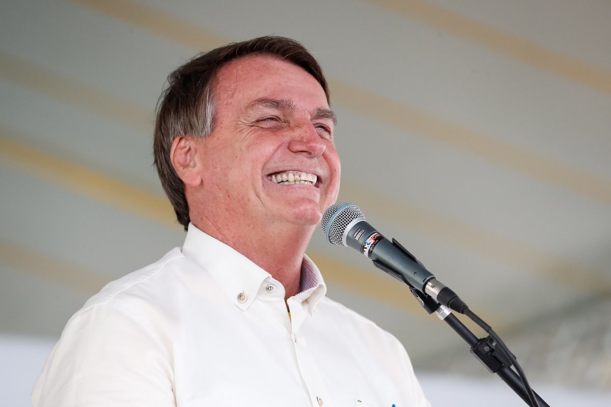 Após o sucesso na eleição na Câmara, Bolsonaro diz que vai editar mais três decretos sobre armas 