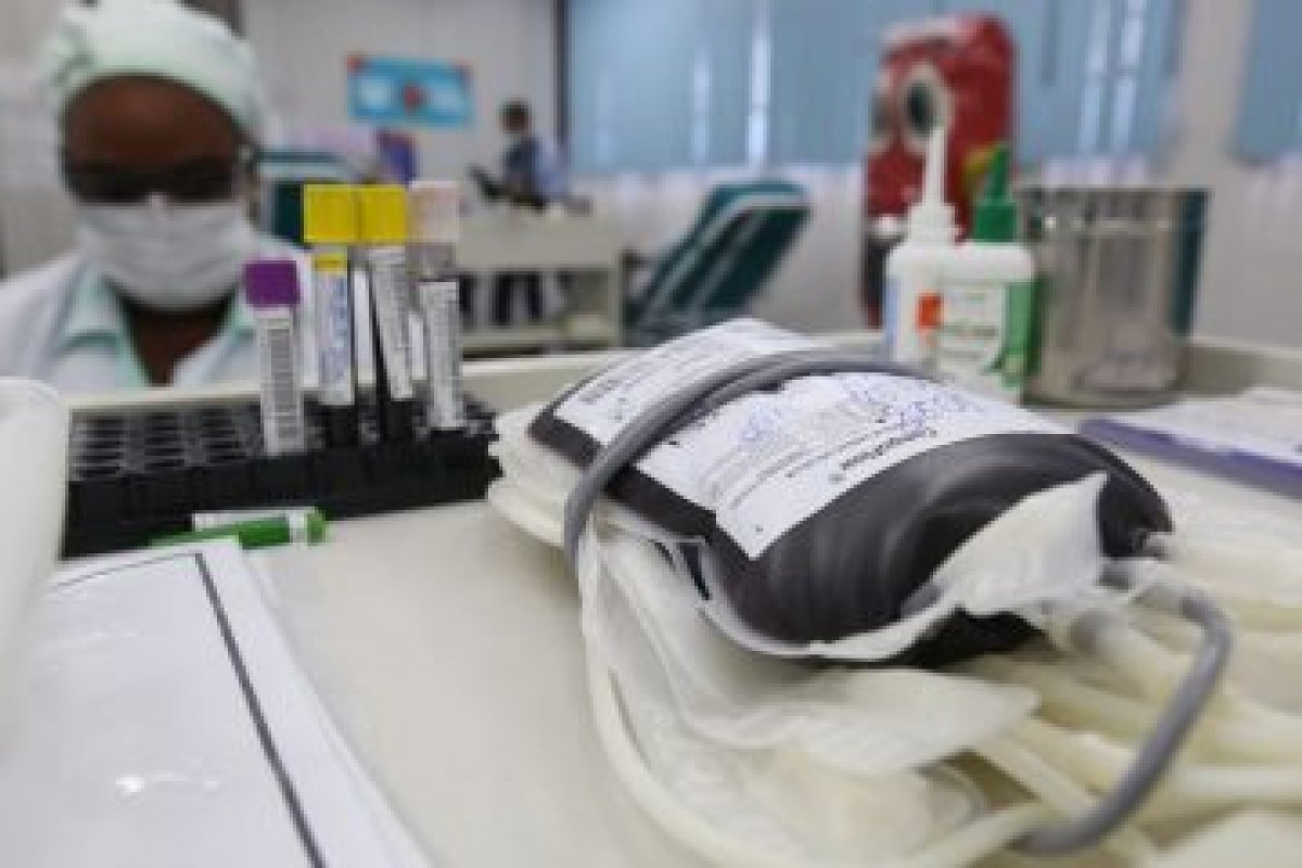 Doadores de sangue recém vacinados contra covid-19, devem aguardar até 7 dias para doar 