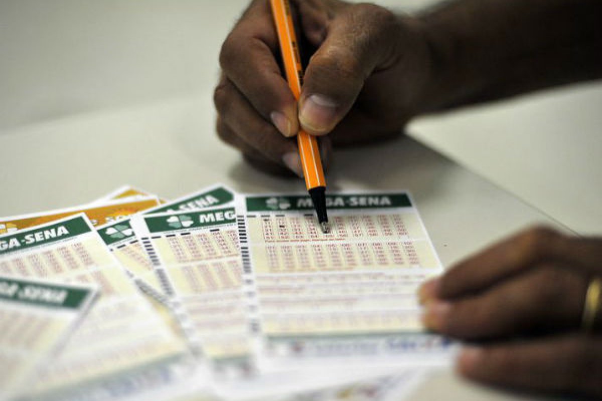 14 pessoas acertam as seis dezenas em um bolão e levam prêmio de R$ 25 milhões da Mega-Sena