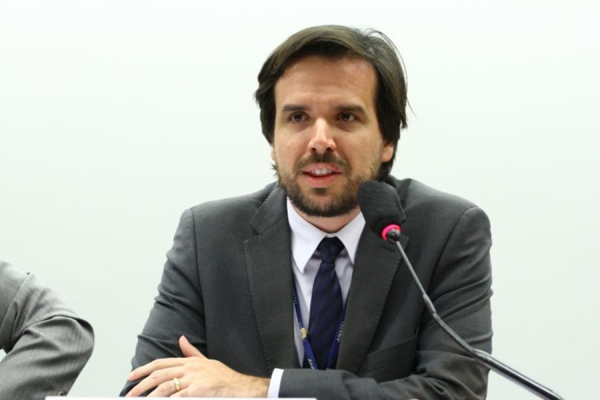 Baigorri diz que quer velocidade de 5G do tipo Ferrari e não Fusca 