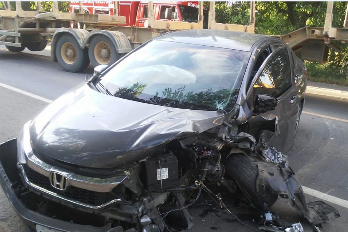 Um morre e outro fica ferido após colisão entre carros na BR-418