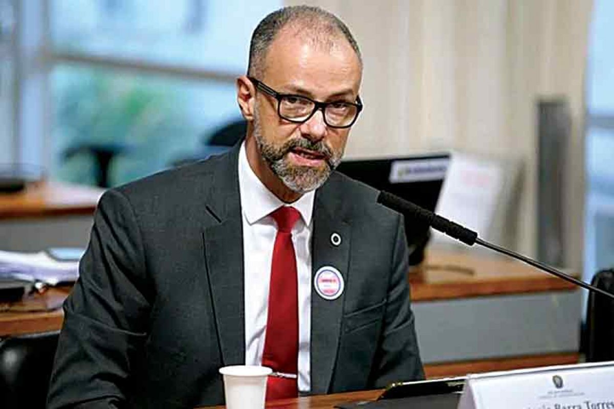 Anvisa: prazo de cinco dias para aprovar vacinas contra a Covid-19 é 'irreal'
