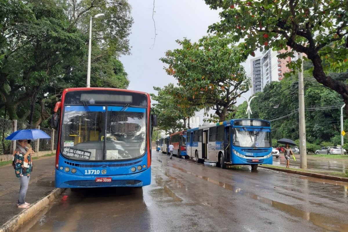Obras do BRT alteram trânsito na Avenida ACM, em Salvador
