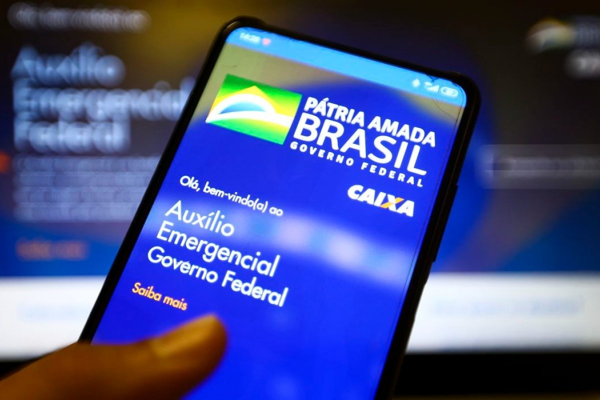 Auxílio emergencial e salário mínimo