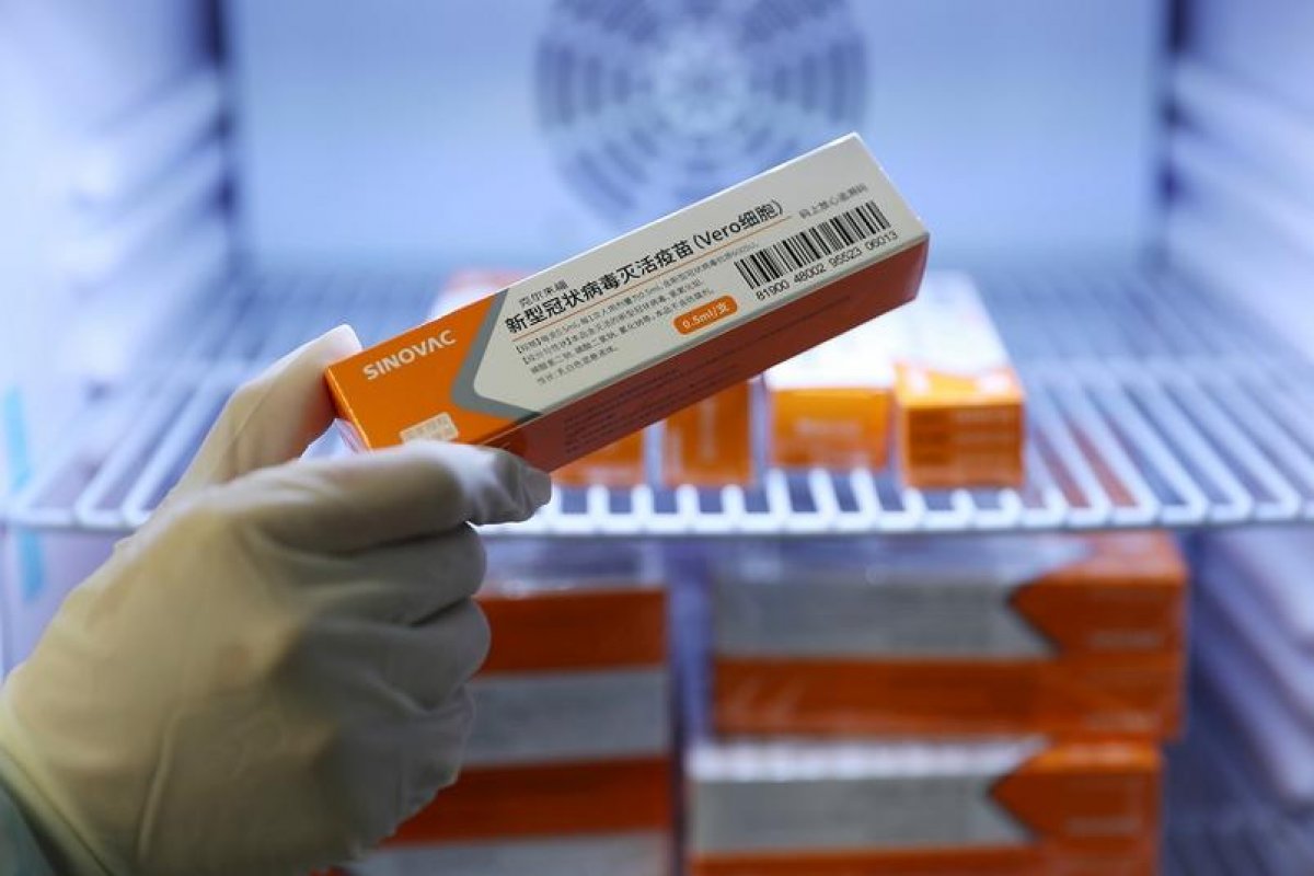 Covid-19: China aprova uso da CoronaVac para toda população