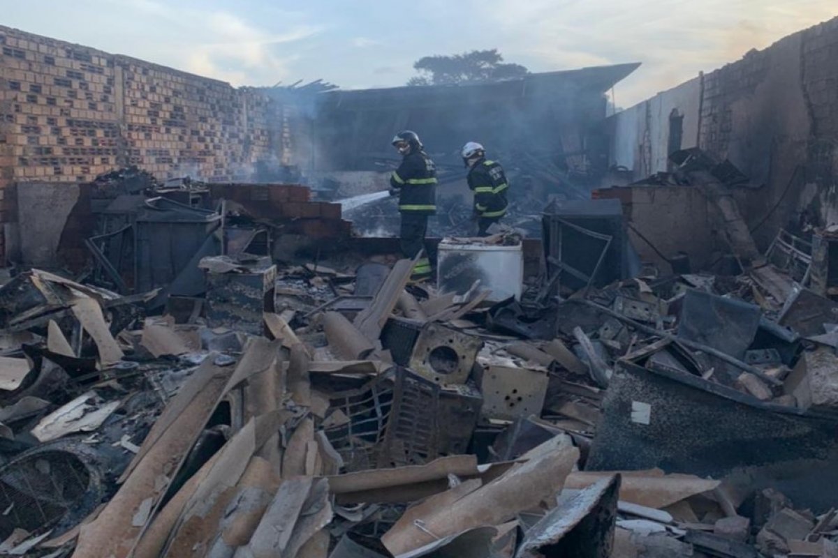 Depósito de órgão nacional de transportes é atingido por incêndio no recôncavo baiano