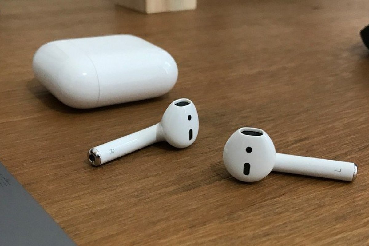 Homem engole um dos AirPods enquanto dormia 
