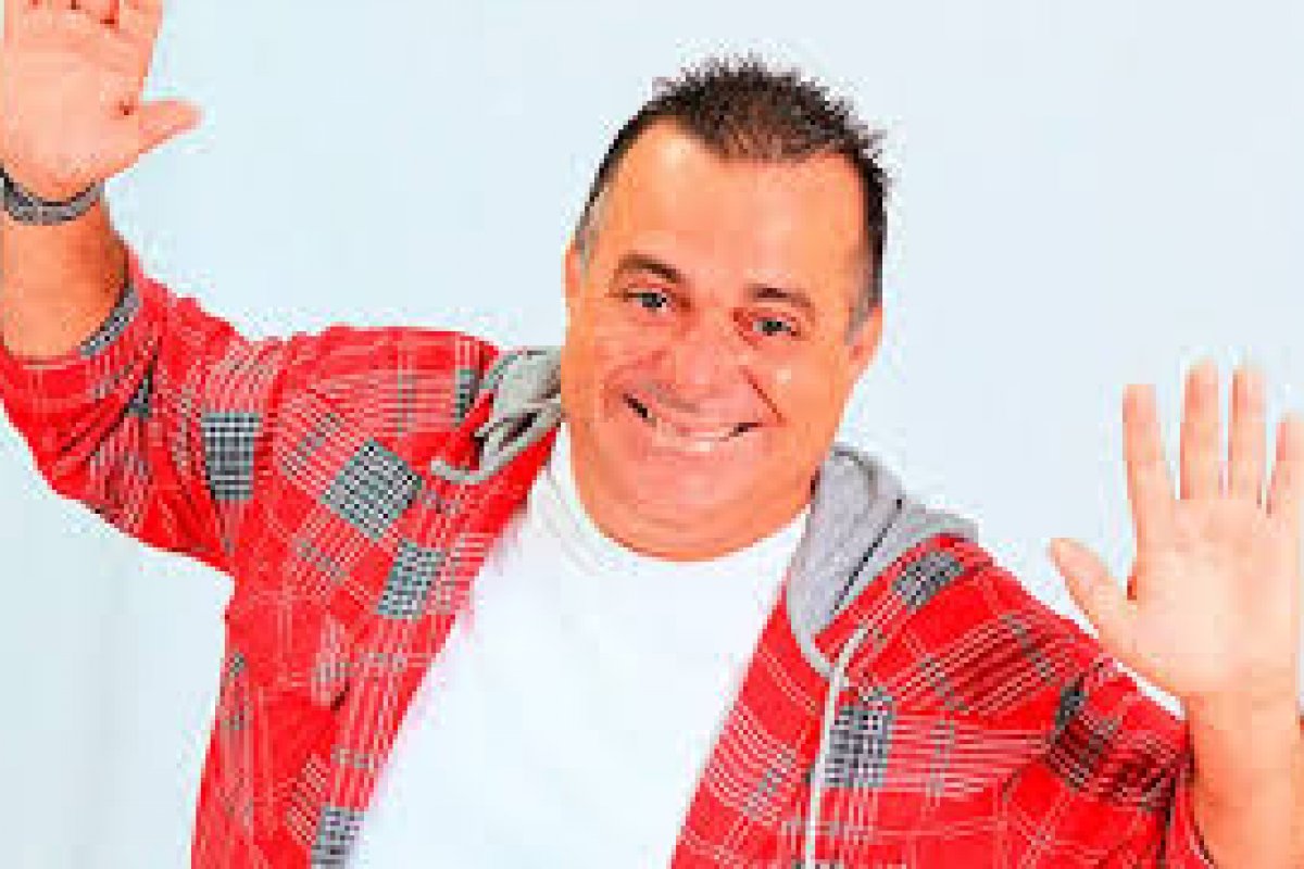 Morre cantor e humorista Renato Fechine