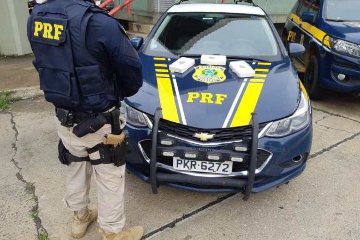 Mulher é presa transportando cocaína em um ônibus na BR-116