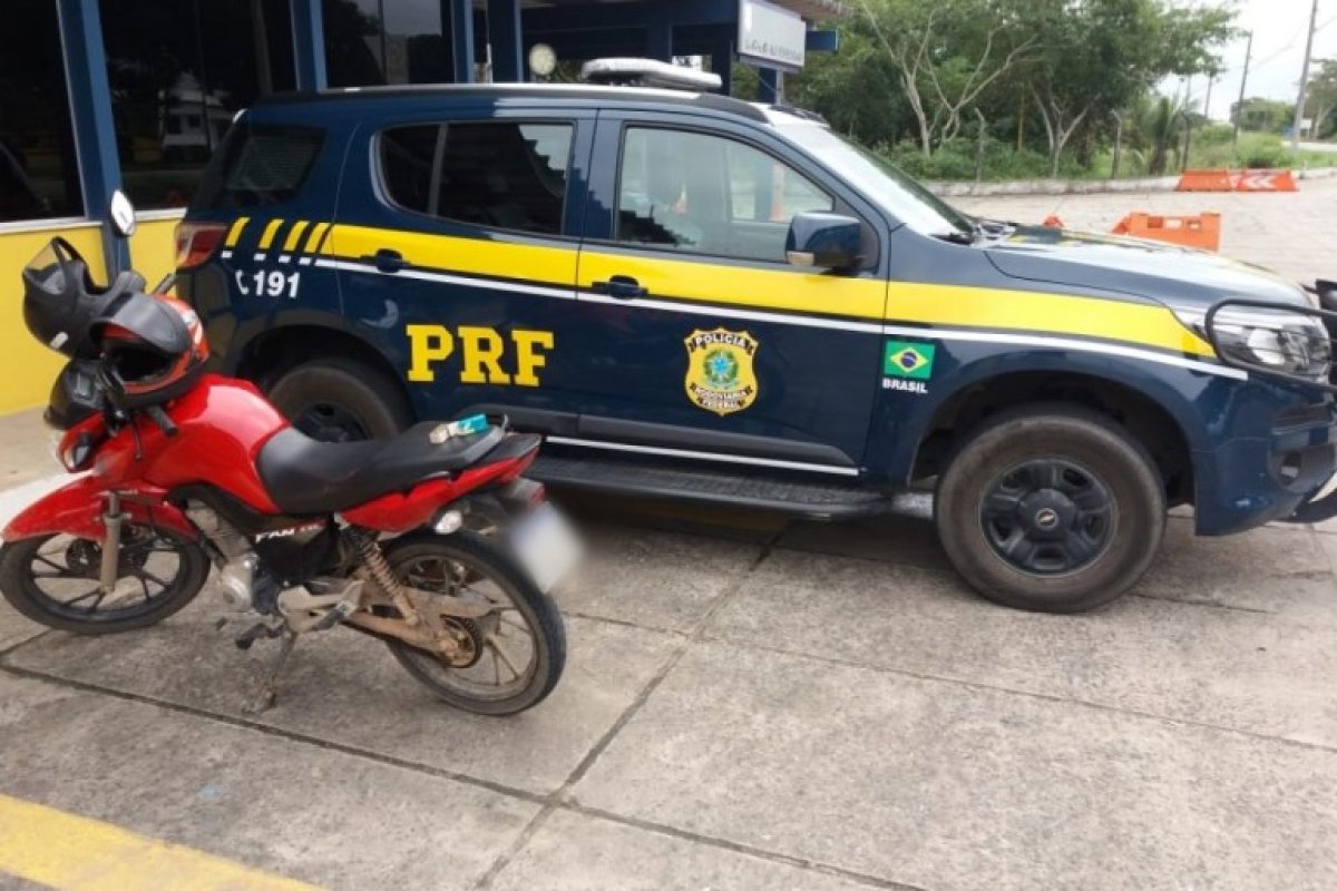 Moto roubada e munições são recuperadas em Eunápolis 
