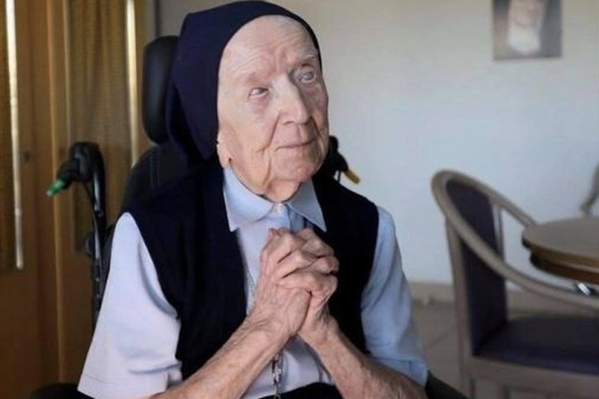 Considerada segundo pessoa mais velha do mundo, idosa de 116 anos se cura da covid-19