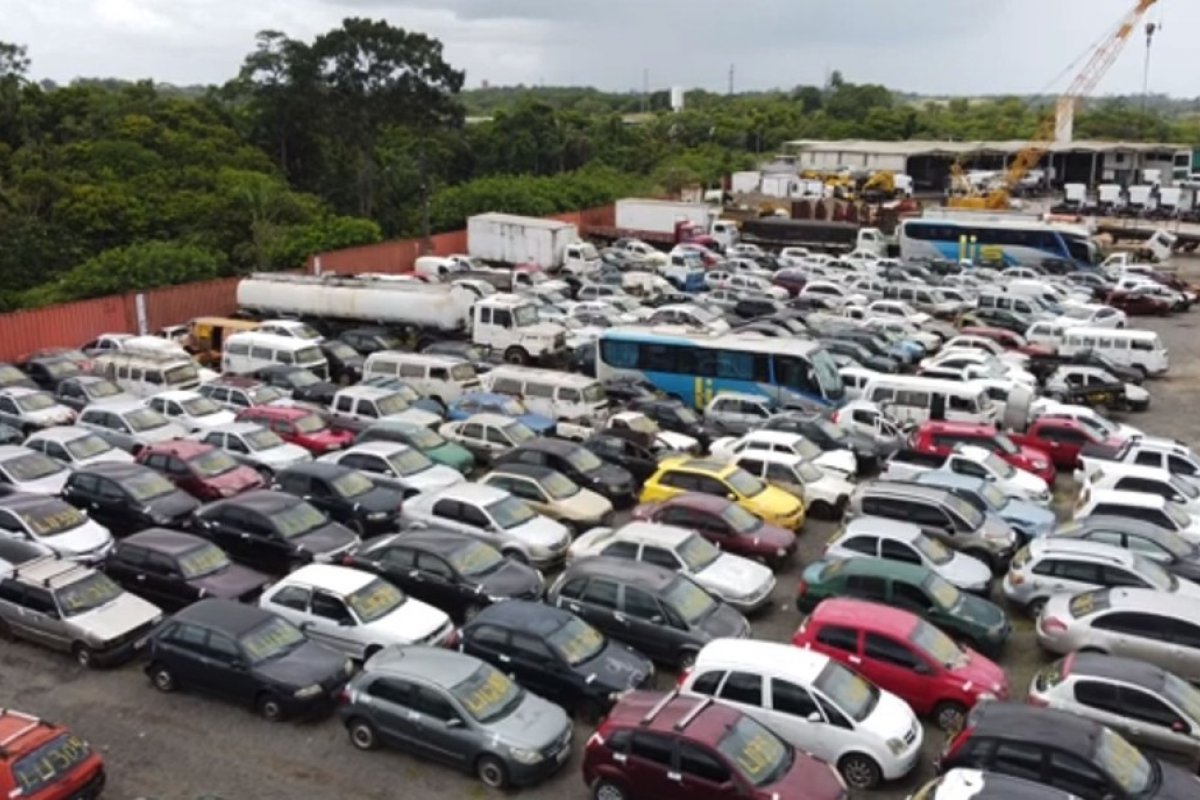 PRF realiza leilão com mais de 1.300 veículos recolhidos em cidades da Bahia