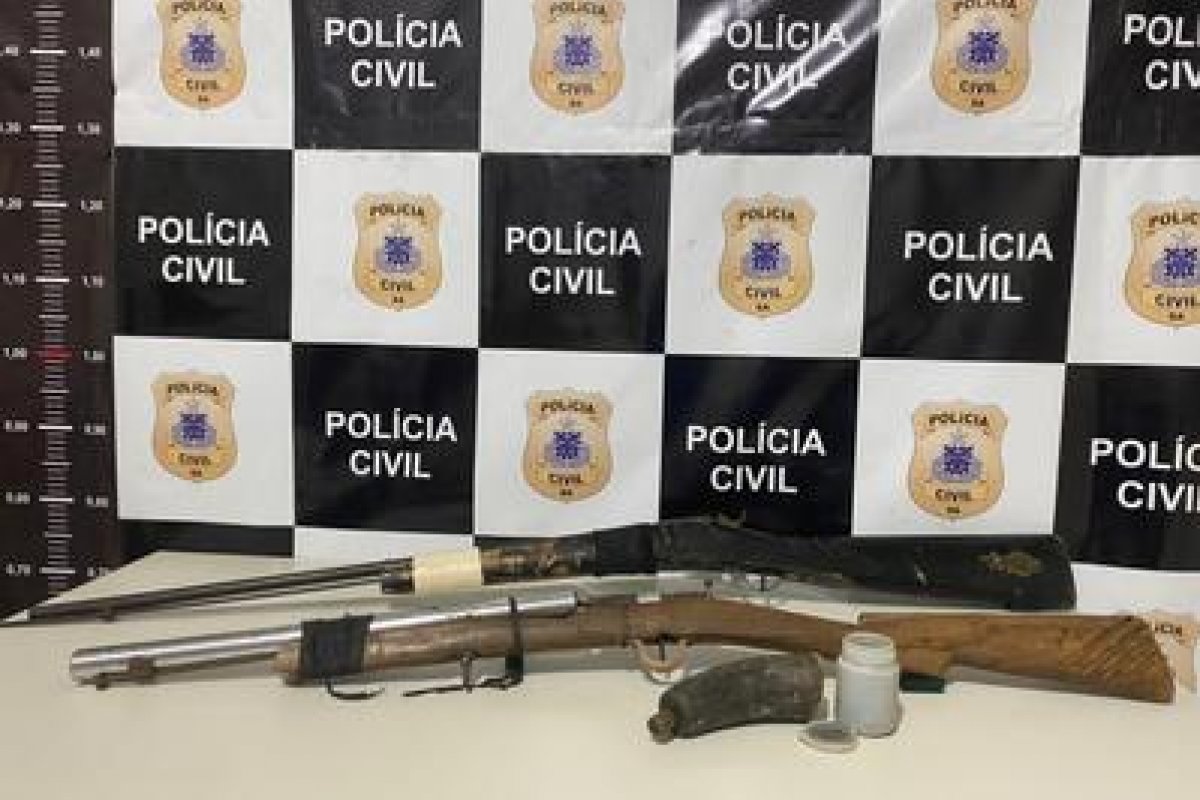 Homem de 27 anos é preso após ser flagrado com espingardas em Araci