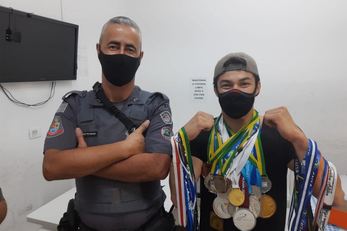  Arthur Nory recupera 33 medalhas roubadas em SP e diz: "Não tem preço. É algo muito valioso que não se compra"