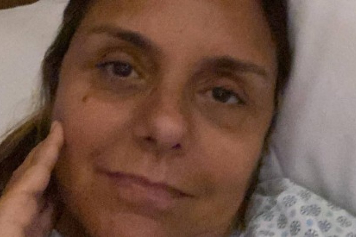 Mãe de Rodrigo e Felipe Simas é internada com Covid-19