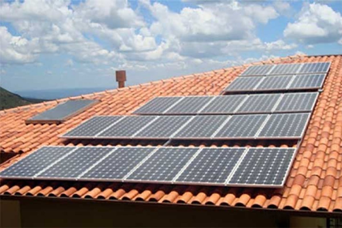 Brasil atinge recorde com meio milhão de unidades com geração de energia solar 