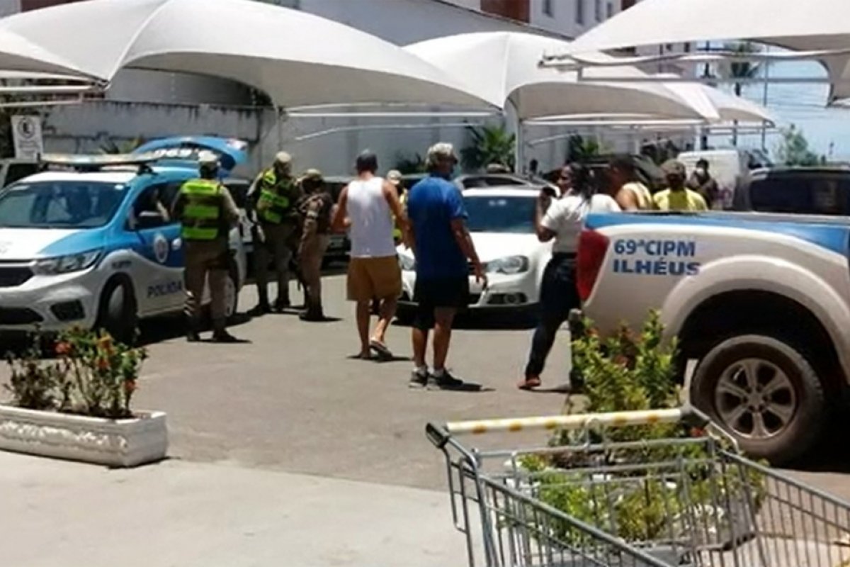 Segurança de supermercado é ferido após sofrer ataque com faca em Ilhéus