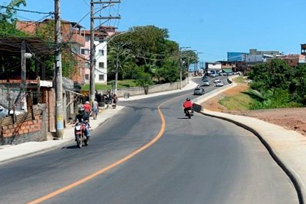 Homem morre após batida entre motos no bairro de Pau da Lima, em Salvador