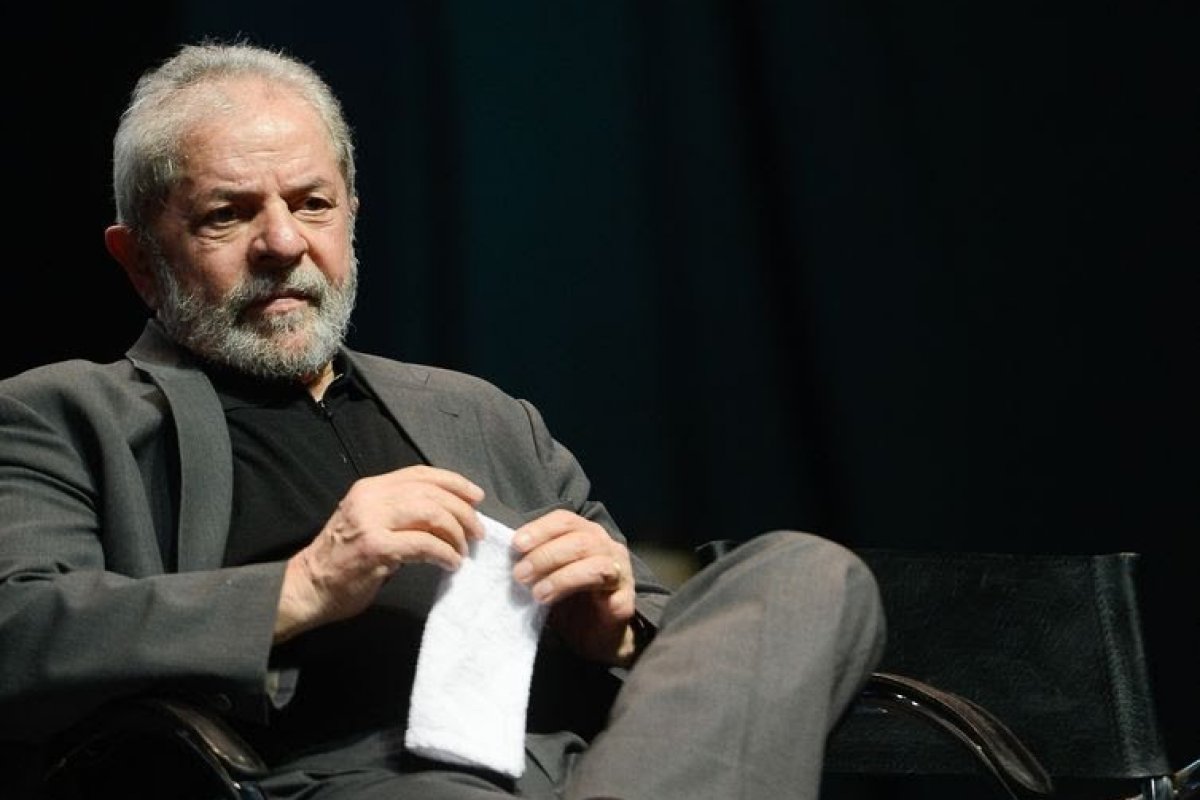 Lula procura moradia no Corredor da Vitória