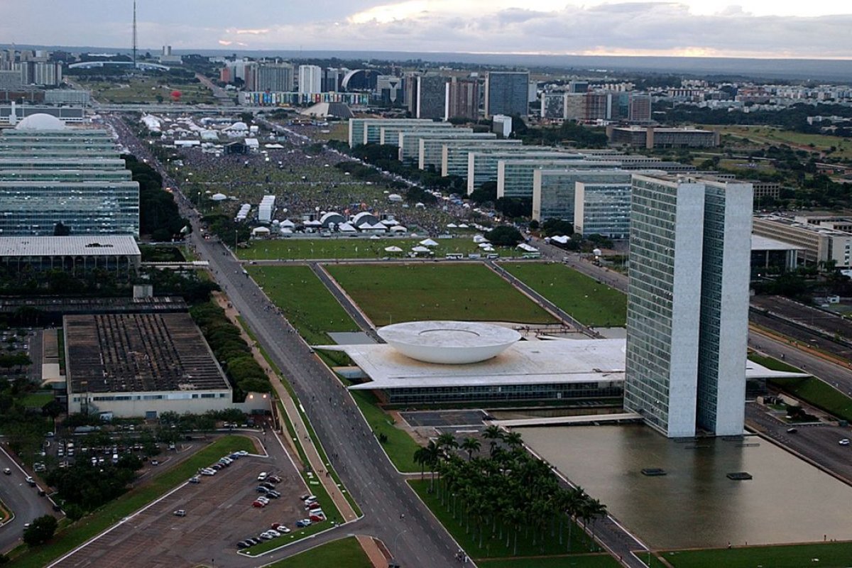 Governo quer unir órgãos para poupar R$ 500 milhões em 2021