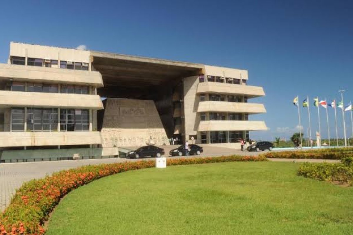 AL-BA: Justiça obriga presidência a apresentar lista de contratados por REDA