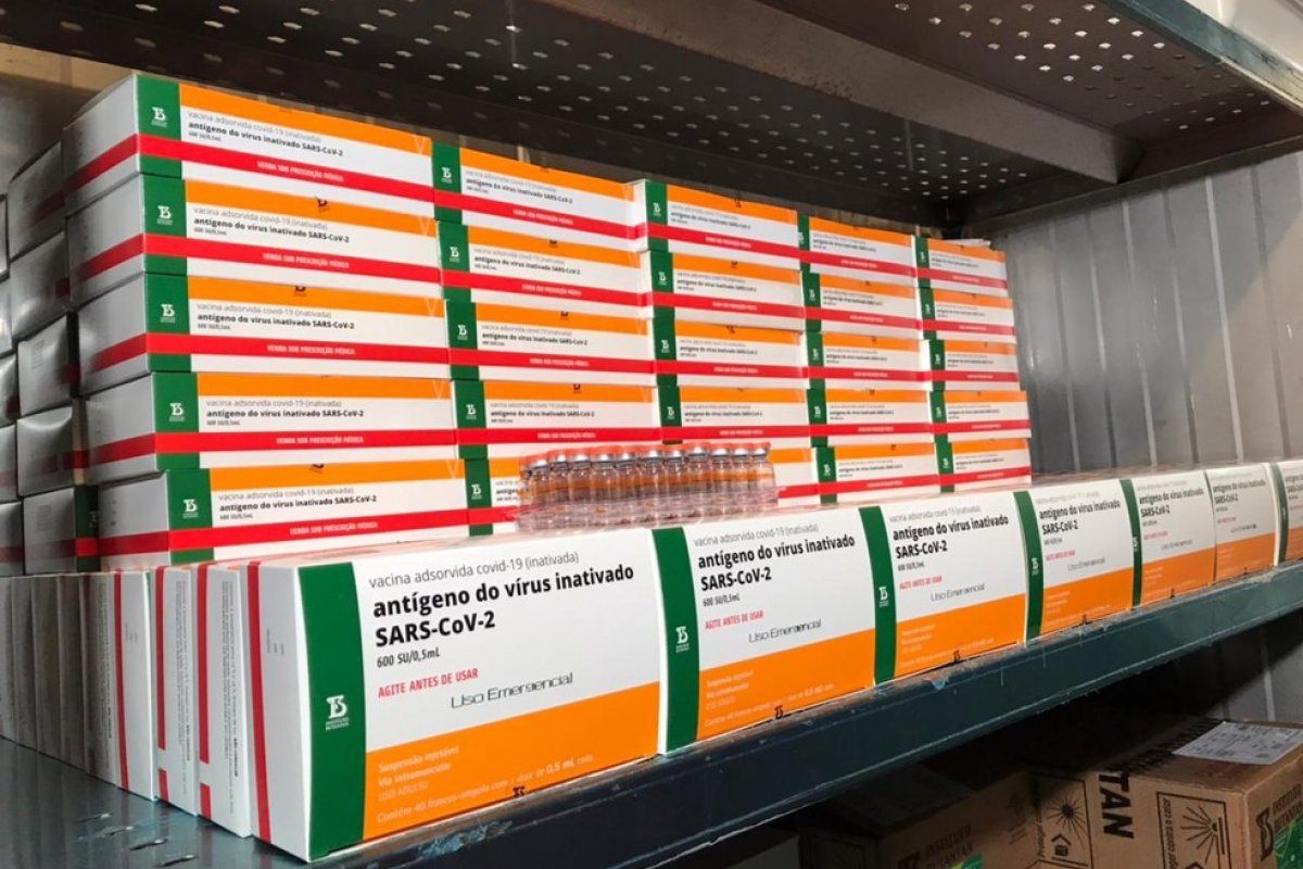 Governo assina contrato com o Instituto Butantan para a compra de mais 54 milhões de doses da CoronaVac