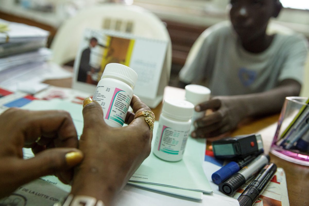 Novo site monitora leis e políticas de resposta à AIDS no mundo