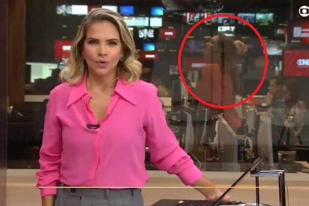 Jornalista  é flagrada rebolando ao fundo de telejornal ao vivo da Globo News
