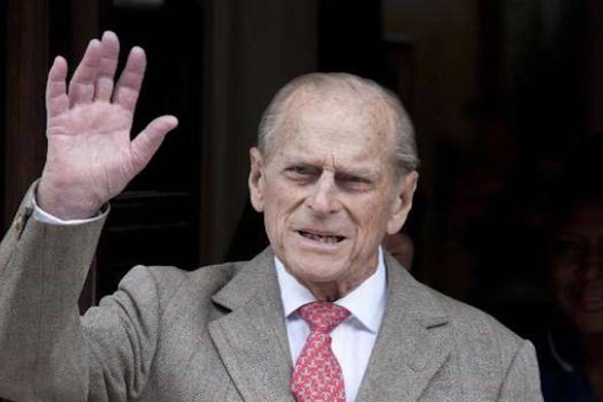Marido da Rainha Elizabeth, Príncipe Philip, é internado após sentir mal estar