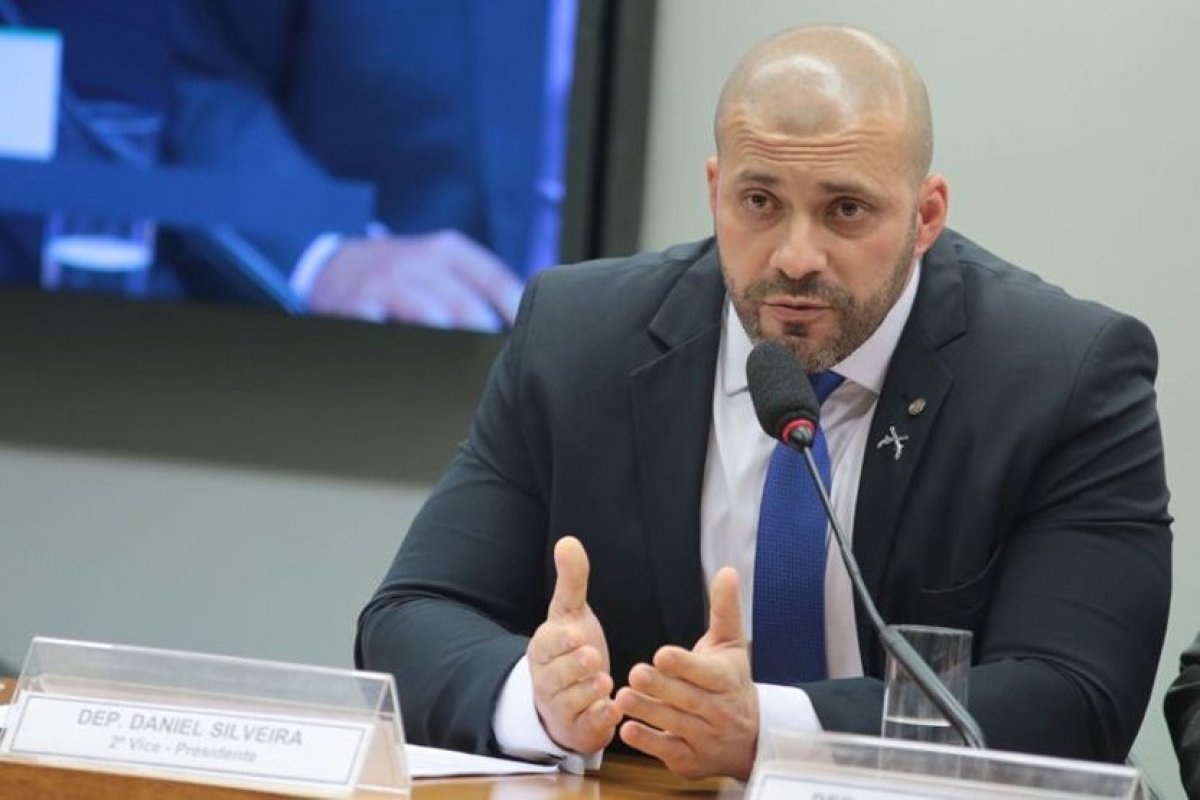 Oposição na Câmara vai abrir representação contra Daniel Silveira no Conselho de Ética
