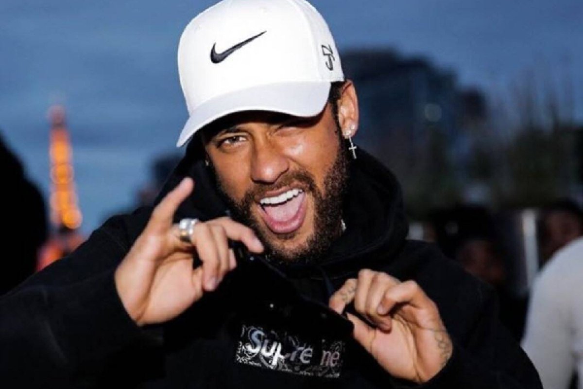 Neymar é acusado de racismo pela imprensa estrangeira após erro do Google Tradutor 