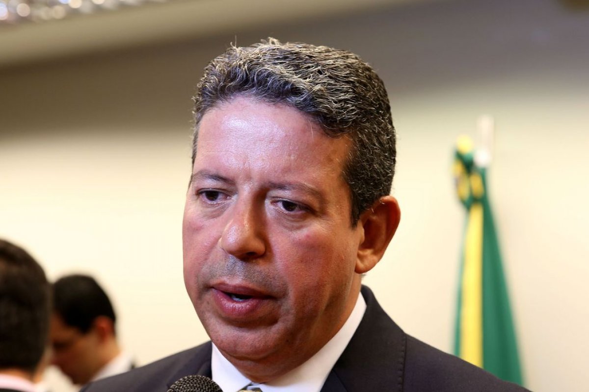 "Vamos, em conjunto, avaliar", diz Arthur Lira sobre prisão do deputado Daniel Silveira