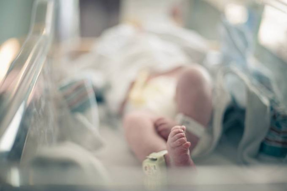 Bebê de 1 mês morre vítima de Covid-19 em Chapecó, Santa Catarina