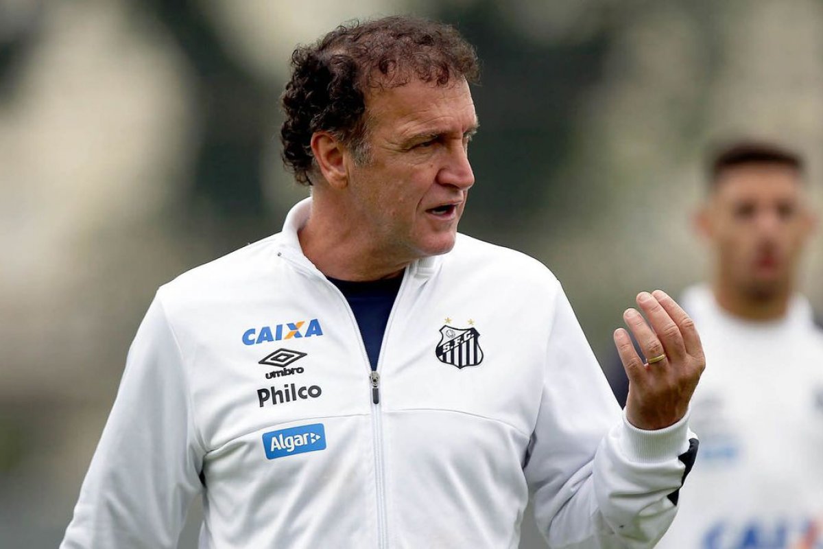 Torcedores do Atlético-MG fazem campanha contra retorno de Cuca 