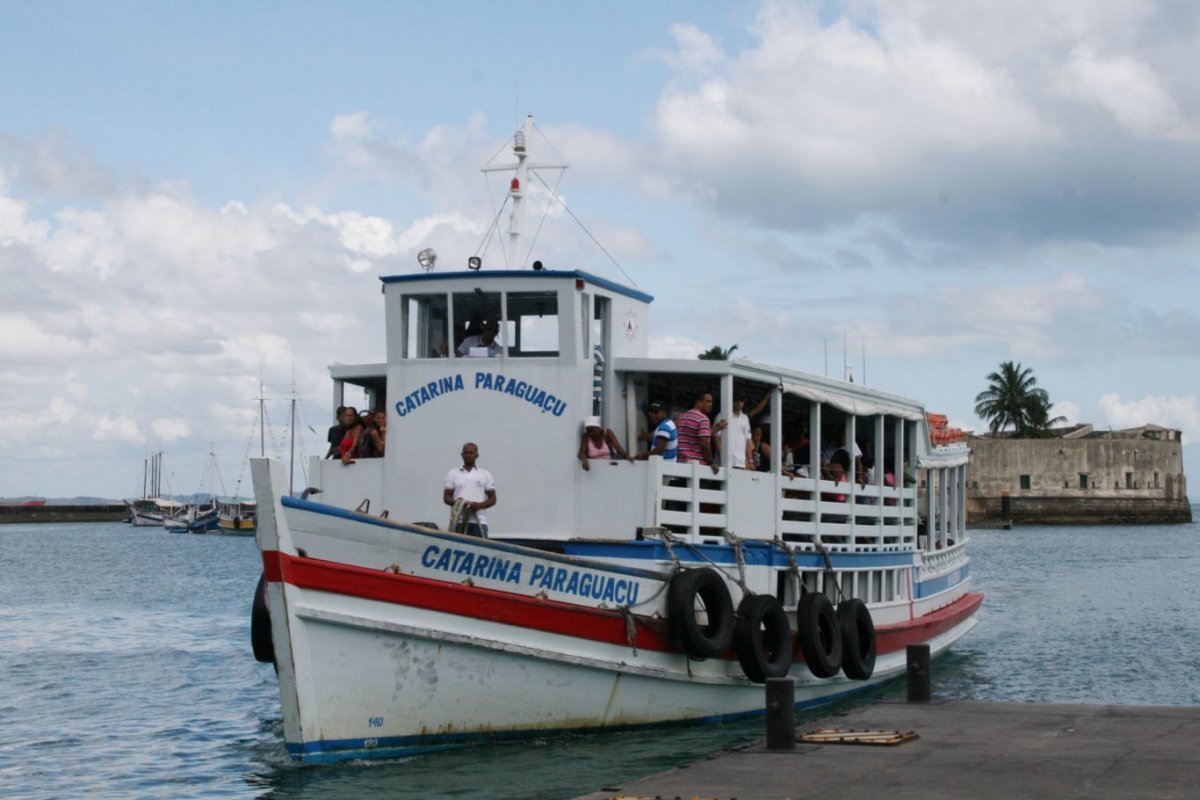 Travessia de lanchas entre Salvador e Mar Grande tem fluxo moderado de passageiros