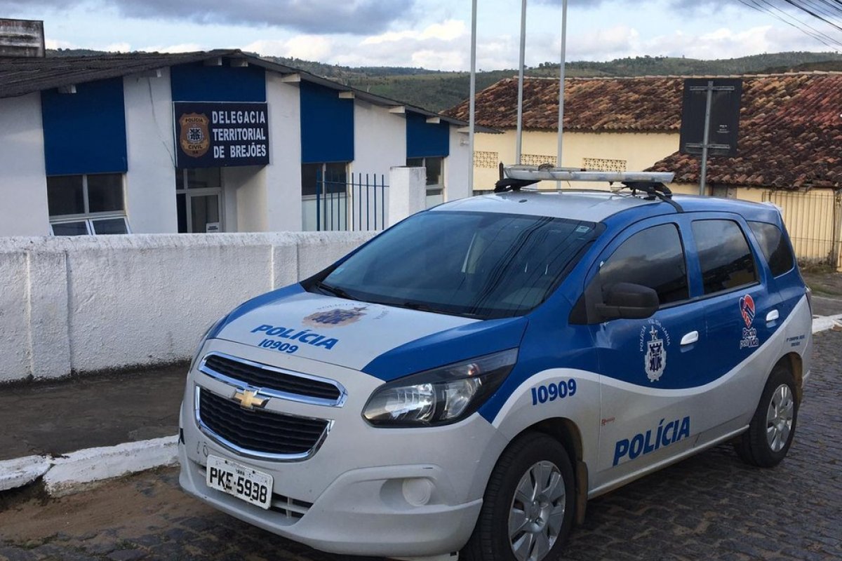 Mulher é identificada pela polícia após divulgar fotos íntimas da ex de seu namorado na Bahia