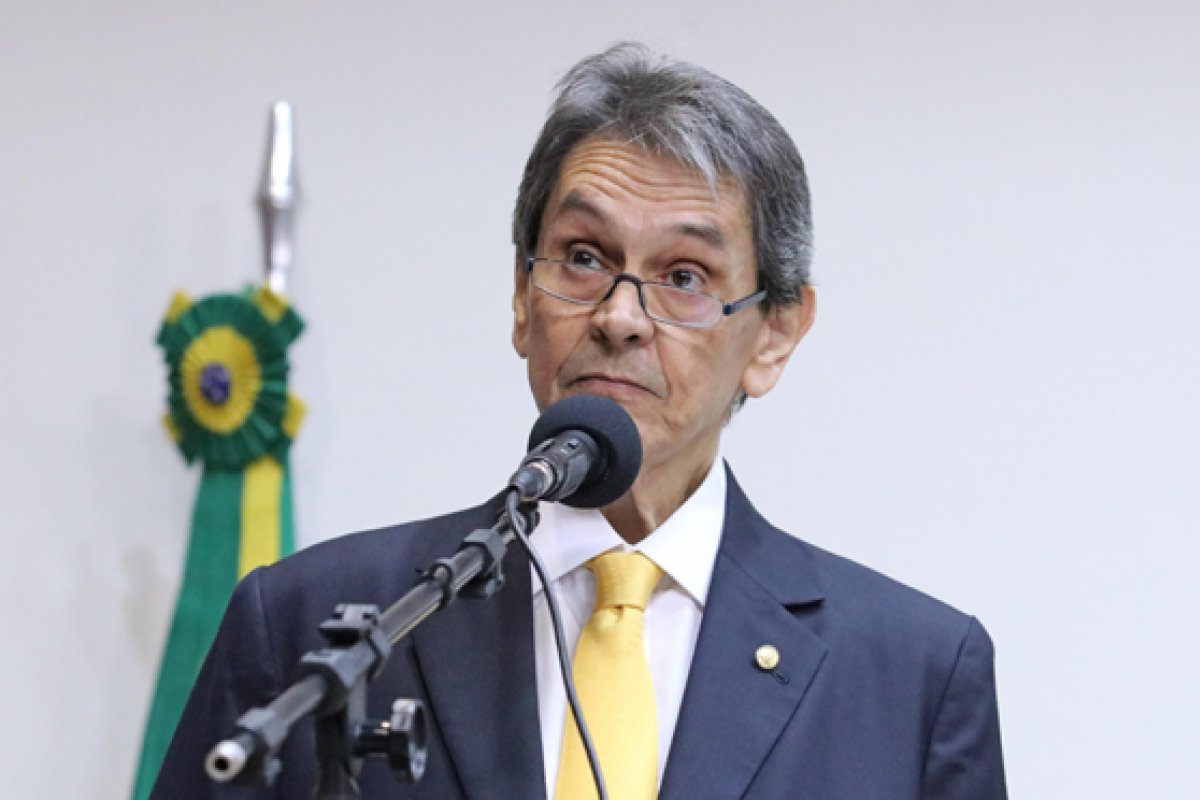 Roberto Jefferson acusa Lira de ter "rabo preso" com o STF por não defender Daniel Silveira 