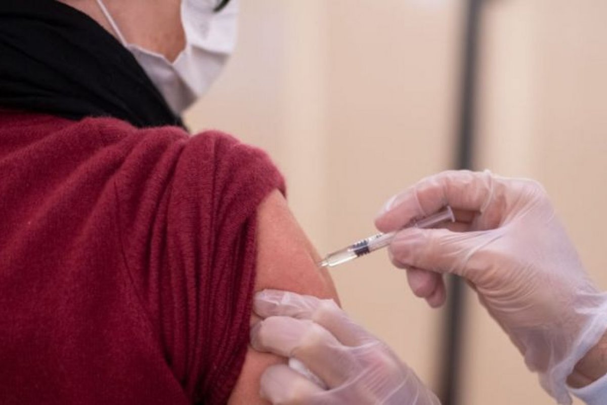 Para conter covid-19 em um ano, Brasil precisa aumentar vacinação em 11 vezes