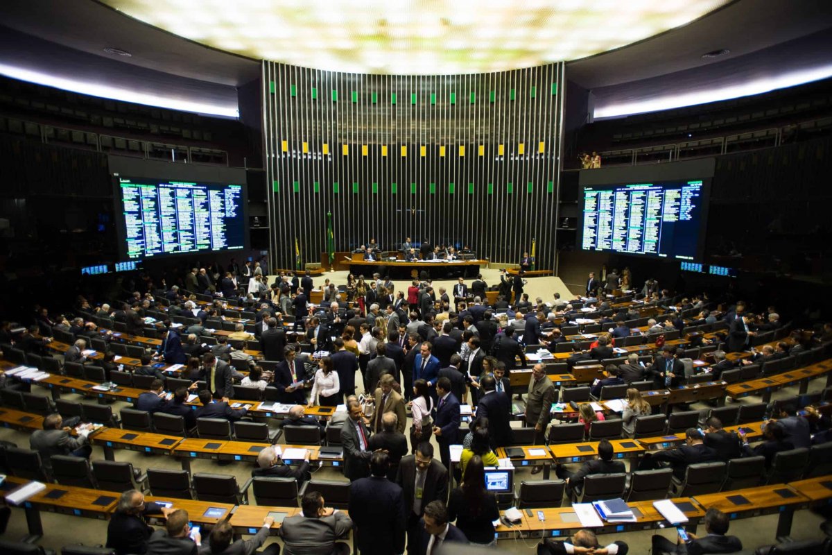 Candidatos nas eleições de 2020 gastaram 261% a mais com divulgação de trabalho na Câmara