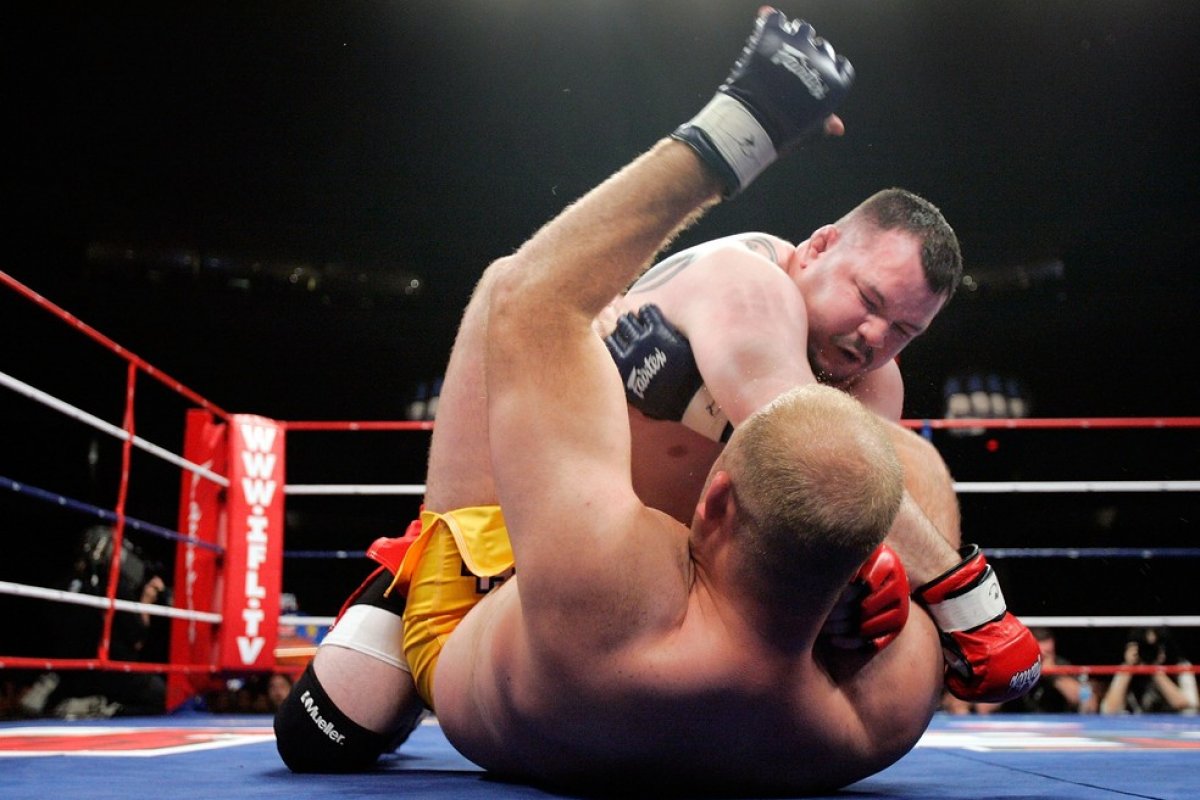 Travis Fulton é acusado de envolvimento com pornografia infantil