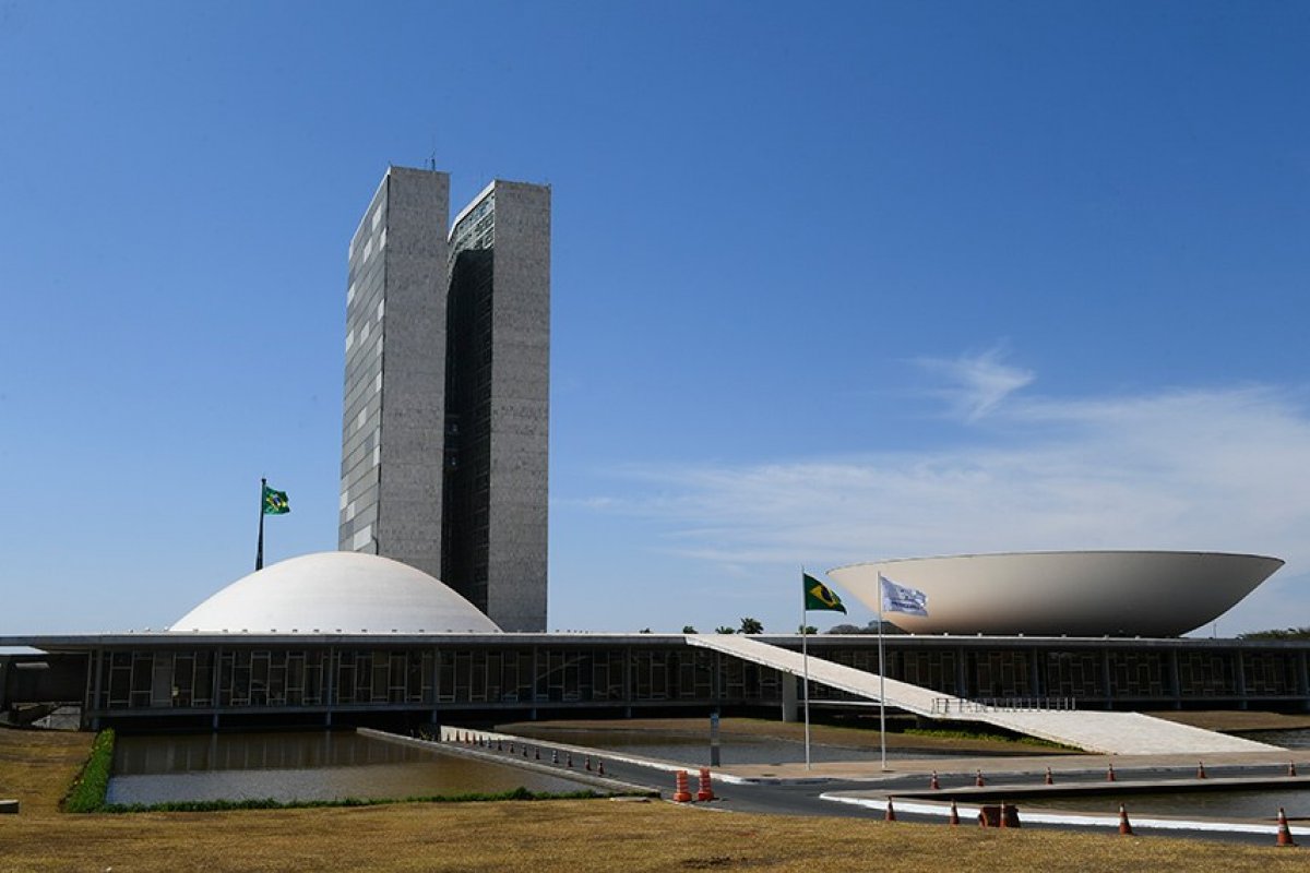Projeto de Rodrigo Pacheco autoriza compra de vacinas contra Covid-19 pelo setor privado
