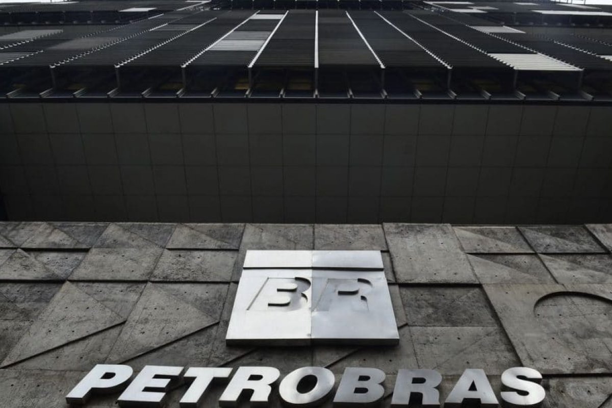 MP e TCU pedem que Petrobras interrompa troca até Corte julgar possível interferência na estatal 