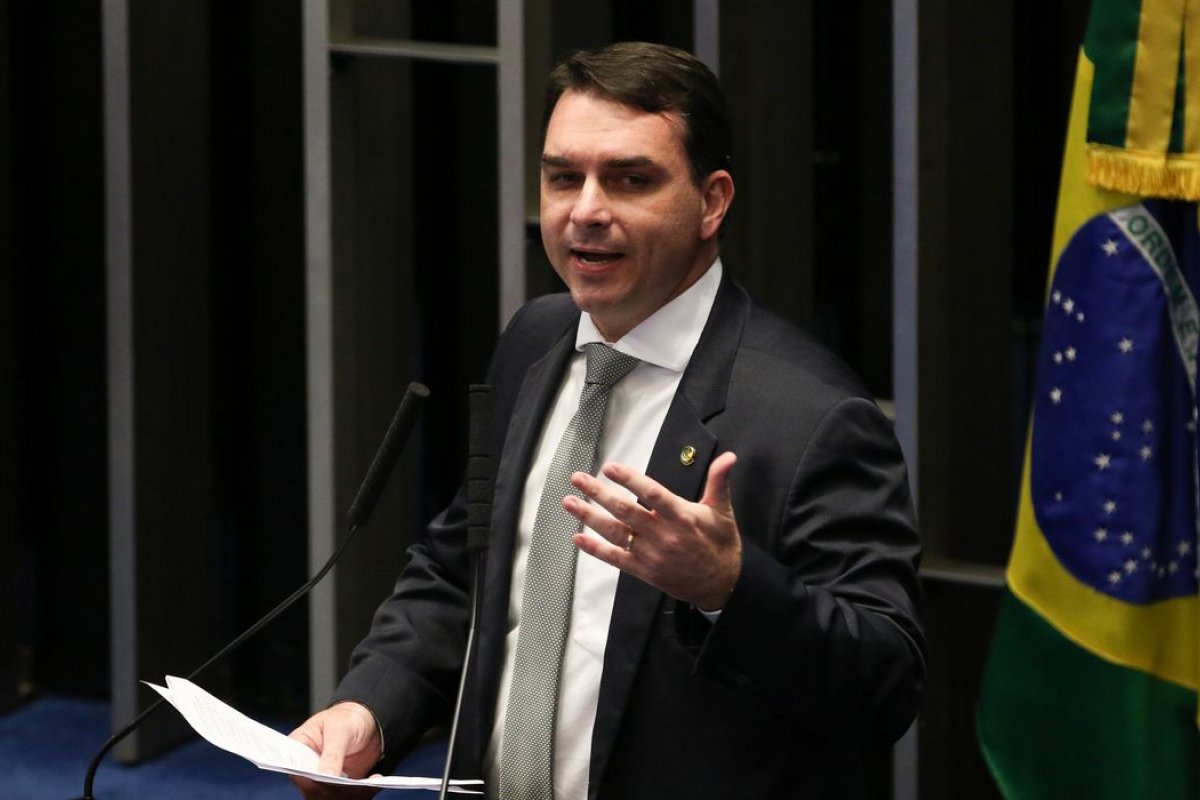 Rachadinhas: Quebra de sigilo bancário e fiscal de Flávio Bolsonaro é anulado pelo STJ