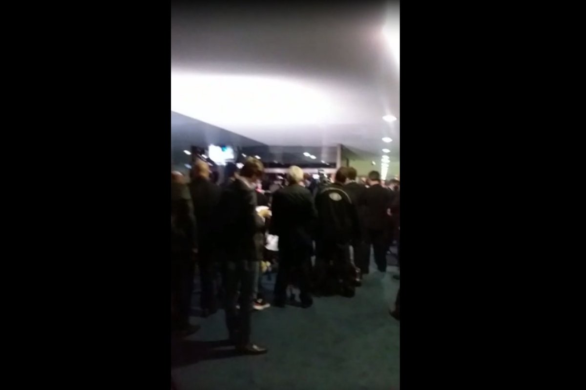 Vídeo: aglomeração é formada durante entrega da MP da privatização da Eletrobras  