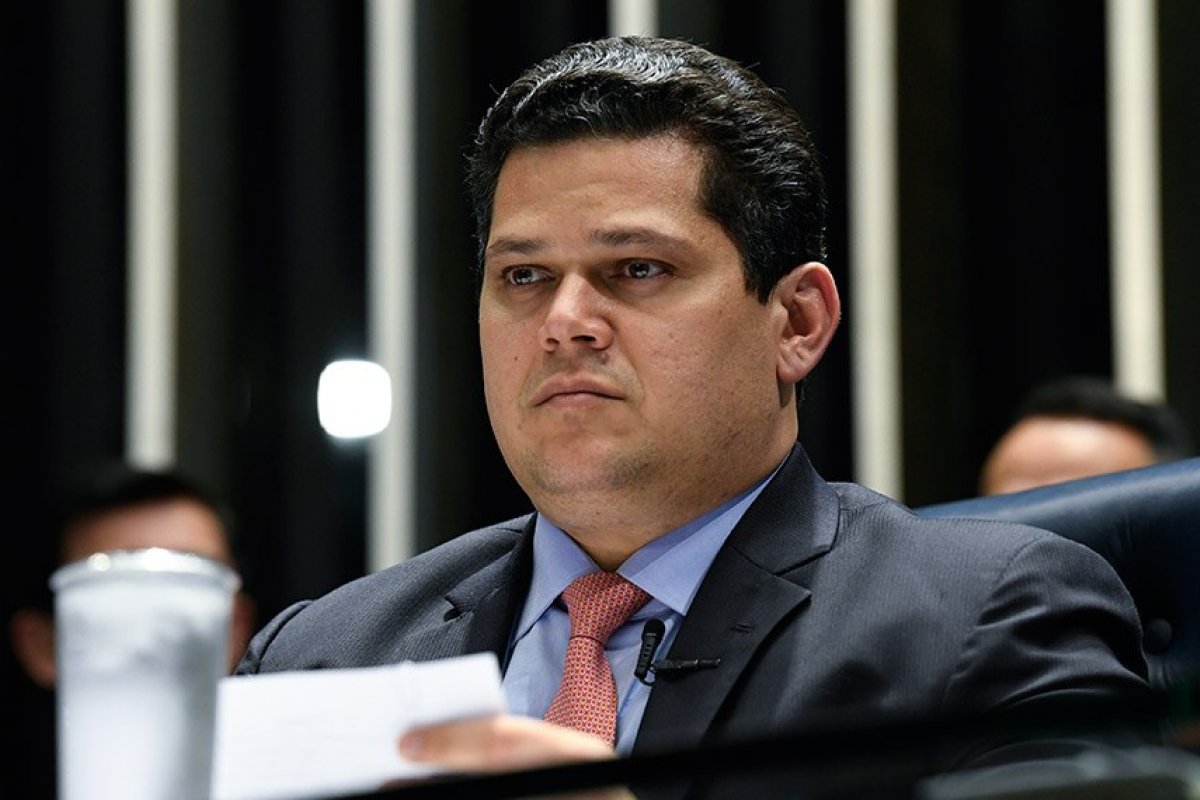 Alcolumbre é escolhido para ser presidente da CCJ do Senado