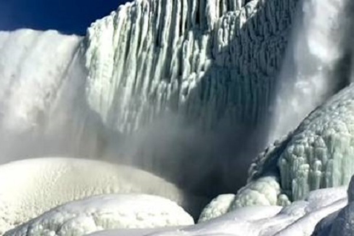 Vídeo: cataratas do Niágara congelam por causa de frente fria que atinge os EUA