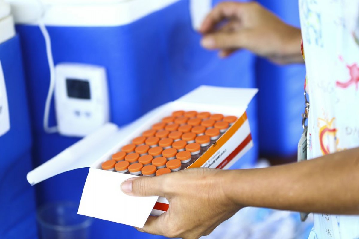 Ministério da Saúde volta atrás e recomenda reserva de 2° dose de imunizantes contra Covid-19