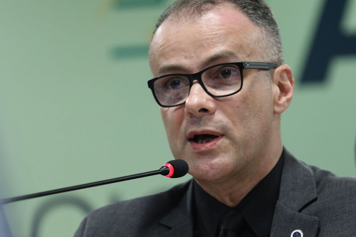 Presidente da Anvisa diz que prazo de 72h dada pelo STF "não é suficiente"