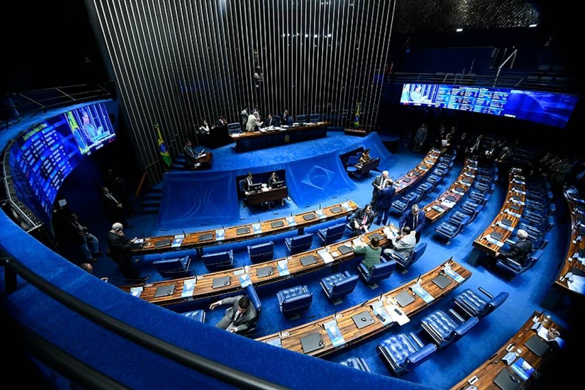 Senado deve votar hoje em PEC que libera o auxílio emergencial