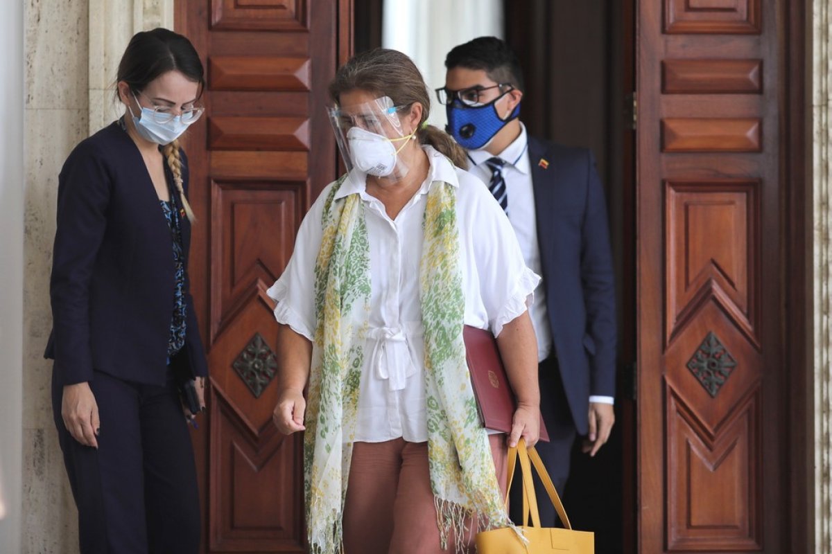 Embaixadora da UE é expulsa da Venezuela e tem 72 horas para deixar o país